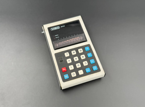 I00324_Taschenrechner_MBO_800