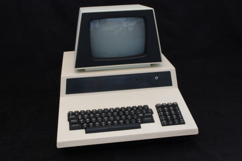 I00012_Commodore_CBM3016