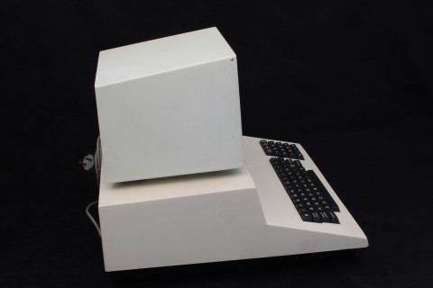 I00012_Commodore_CBM3016