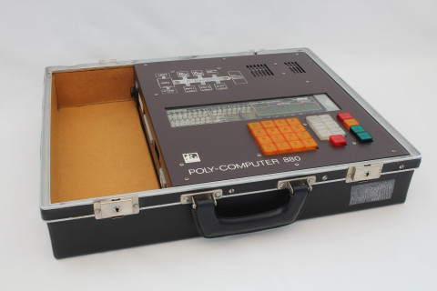 Poly-Computer_880