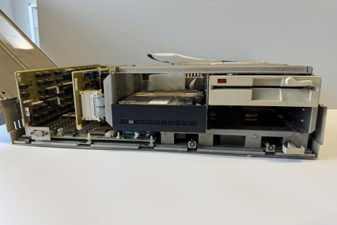 I00026_Robotron_EC_1834_geoeffnet