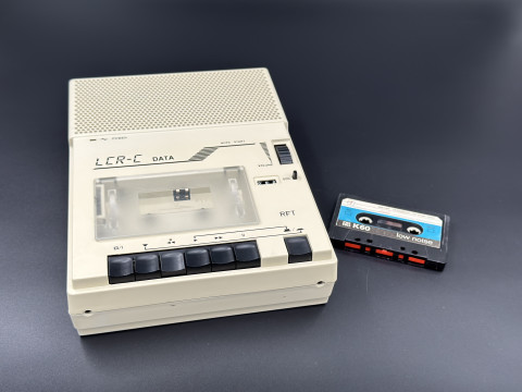 I00072_LRC-C_DATA_Kassettengeraet_mit_Kassette