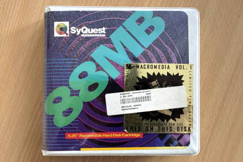 I00365_Syquest_RemovableHardDiskCartridge