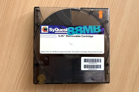 I00365_Syquest_RemovableHardDiskCartridge