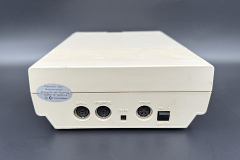 I00404_Commodore_1541-II_FloppyDiskDrive_Rueckseite