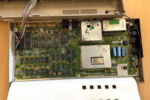 I00402_C64_innen